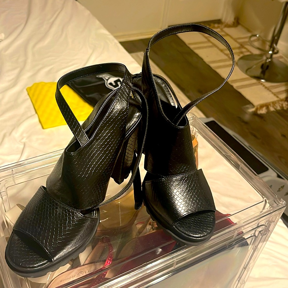 Ladies shoes